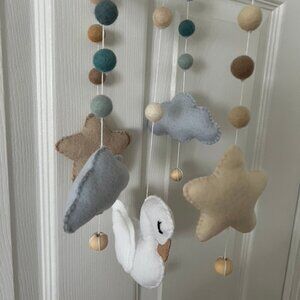 Mobile for baby bedroom (Swan)